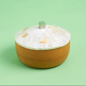 Mela Artisans Concha Round Box